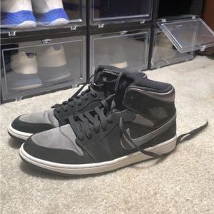 Jordan 1 Mid SE Nylon Black Gray